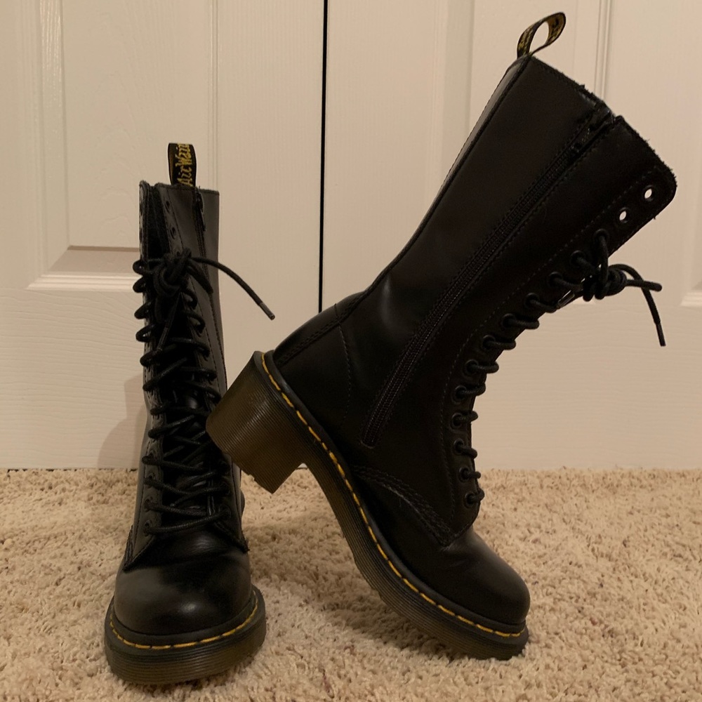 Dr Martens ANA 14 eyelet boot